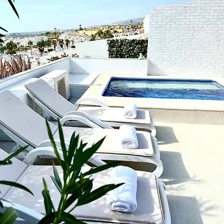 Natura Island أذيخي